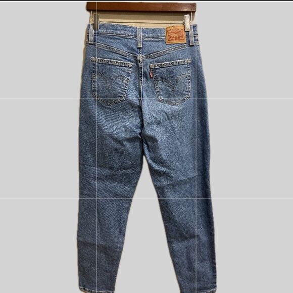 Levi’s High Waisted Mom Jean 
Blue Distressed Denim Jeans 28 - Picture 2 of 9